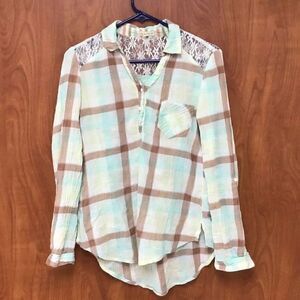 Very nice plaid and sheer lace shoulder blouse by Hem & Thread Size 8